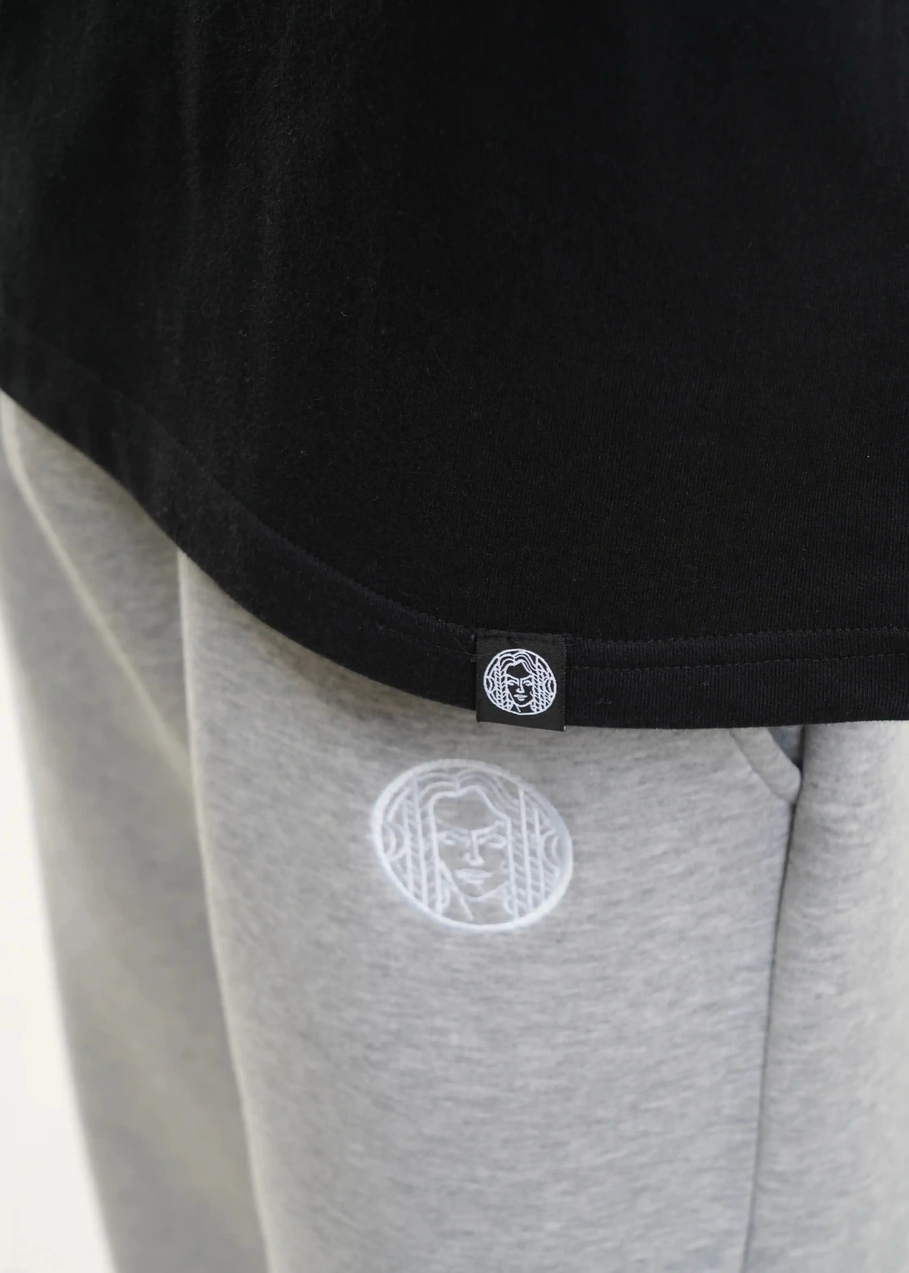 RAGLAN CROPPED TEE - BLACK - Image 8