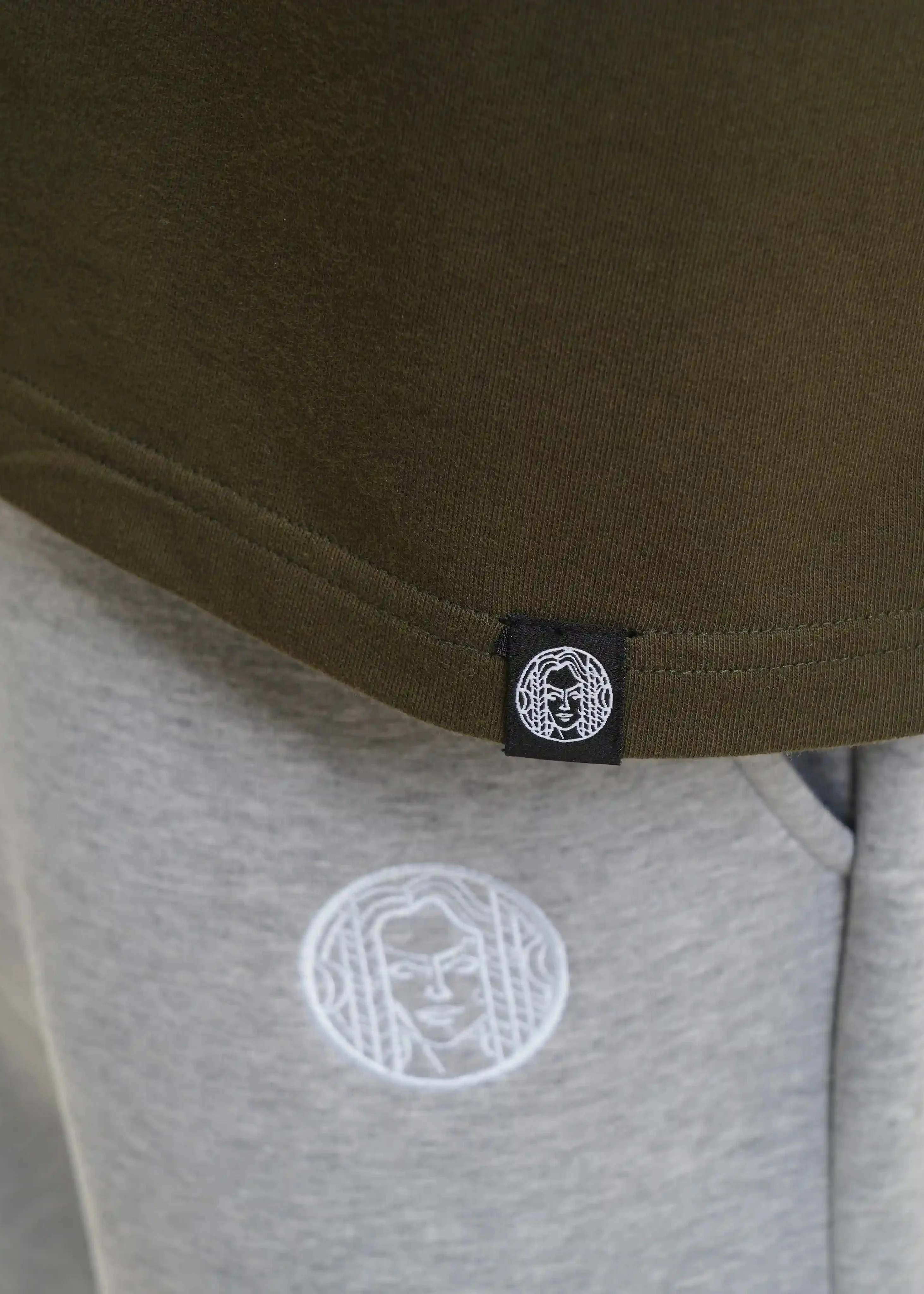 RAGLAN CROPPED TEE - MILITARY GREEN - Image 6
